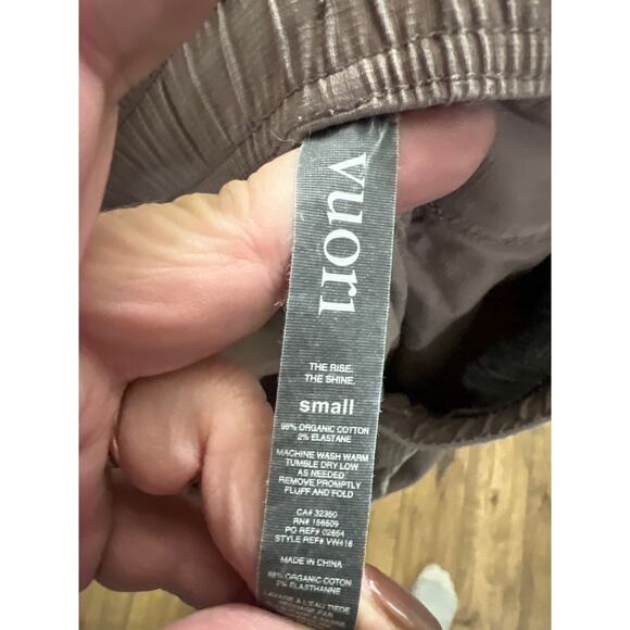 Vuori size small women’s cropped Ripstop pants - Picture 4 of 4